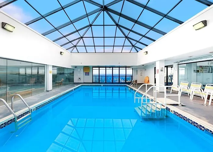 Сasa de vacaciones Incredible Waterfront With Furnished Balcony Views Pools & Gym