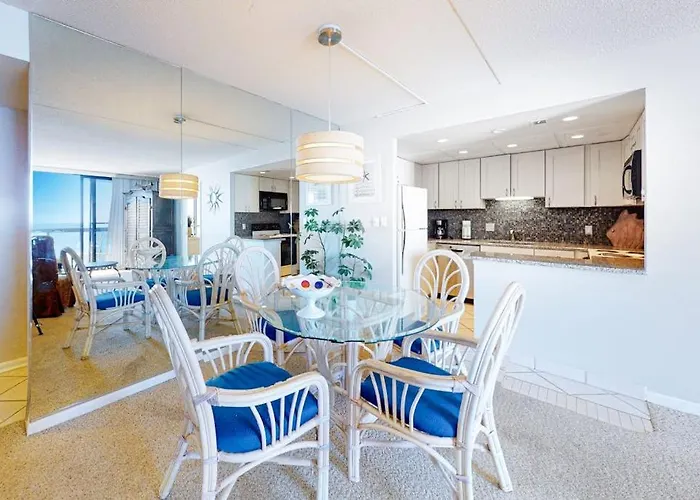 Incredible Waterfront With Furnished Balcony Views Pools & Gym Сasa de vacaciones