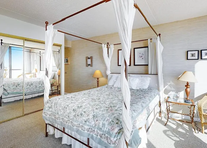 Сasa de vacaciones Incredible Waterfront With Furnished Balcony Views Pools & Gym *