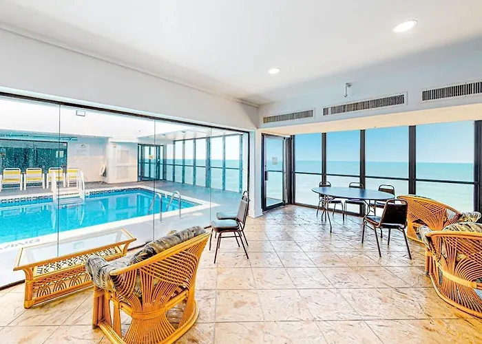 Incredible Waterfront With Furnished Balcony Views Pools & Gym Сasa de vacaciones