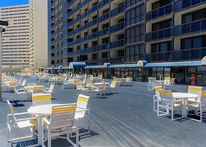 Incredible Waterfront With Furnished Balcony Views Pools & Gym *