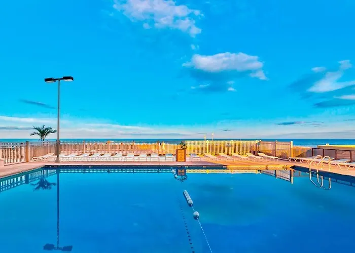 Incredible Waterfront With Furnished Balcony Views Pools & Gym *